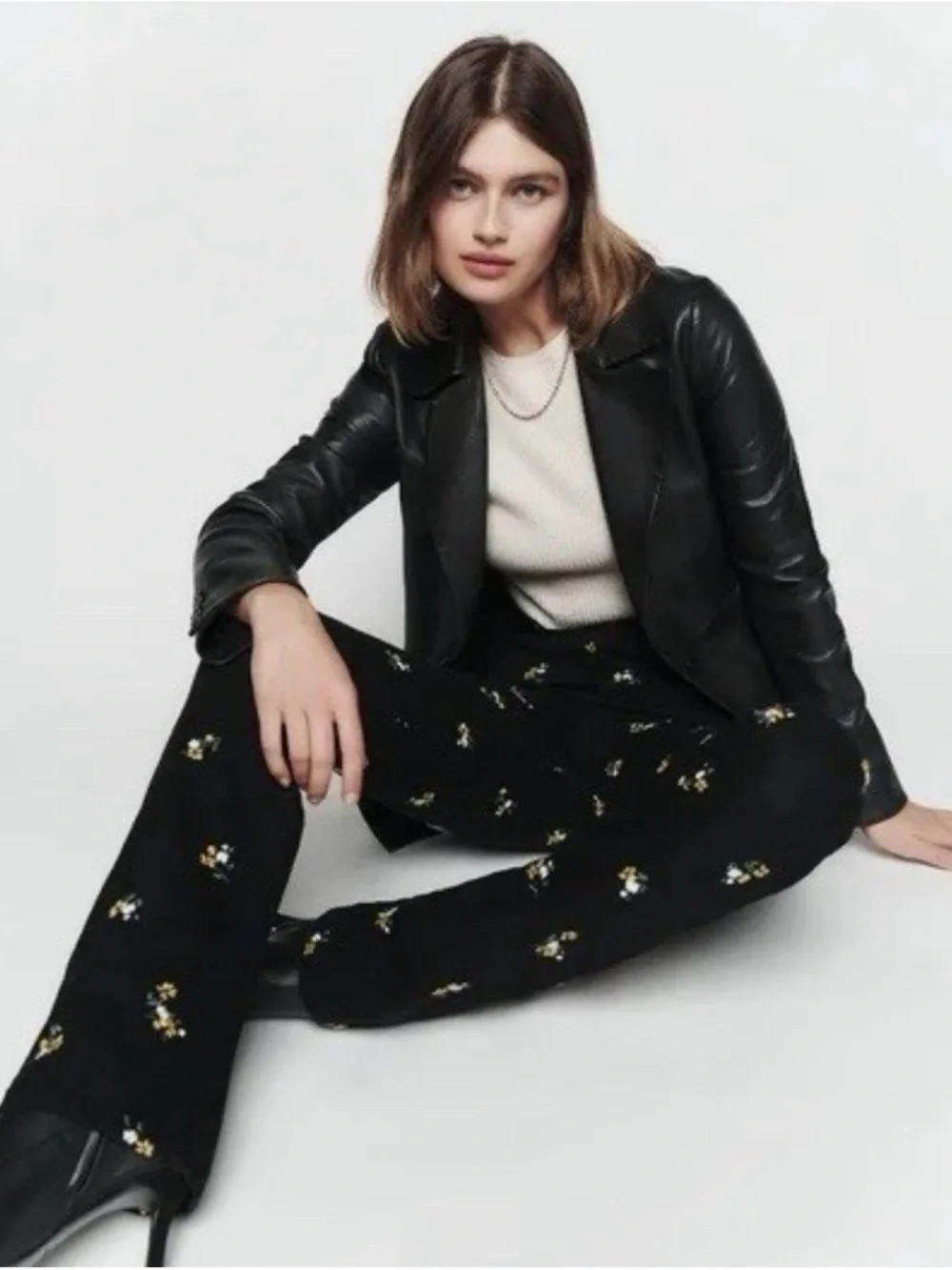 Reformation Cynthia high rise straight jeans in Priscilla embroidered. New - Picture 7 of 7